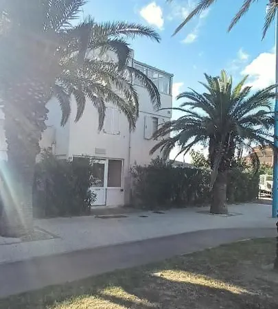 Mirandas : Proche Et Commerces - Parking - Clim Διαμέρισμα *